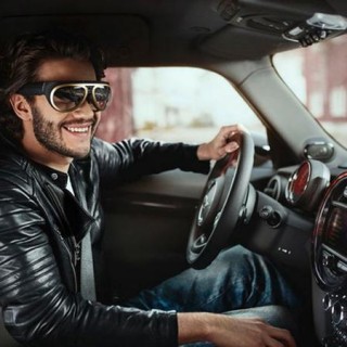 车展上的炫酷科技：增强现实眼镜让你变透视眼