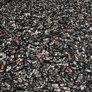 王如晨：“每年都换新手机”背后的环保危机
