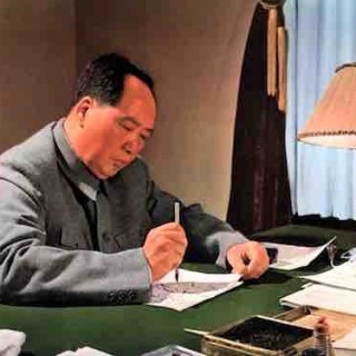 毛泽东读史的特点：不死读书 不尽信书 重在古为今用 读史品人